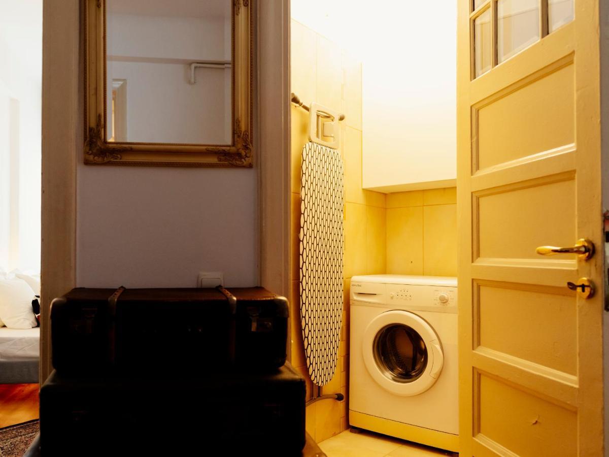 Lovely Vintage Double Studio In City Center Bukares Bagian luar foto