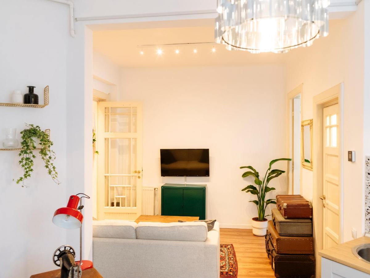 Lovely Vintage Double Studio In City Center Bukares Bagian luar foto
