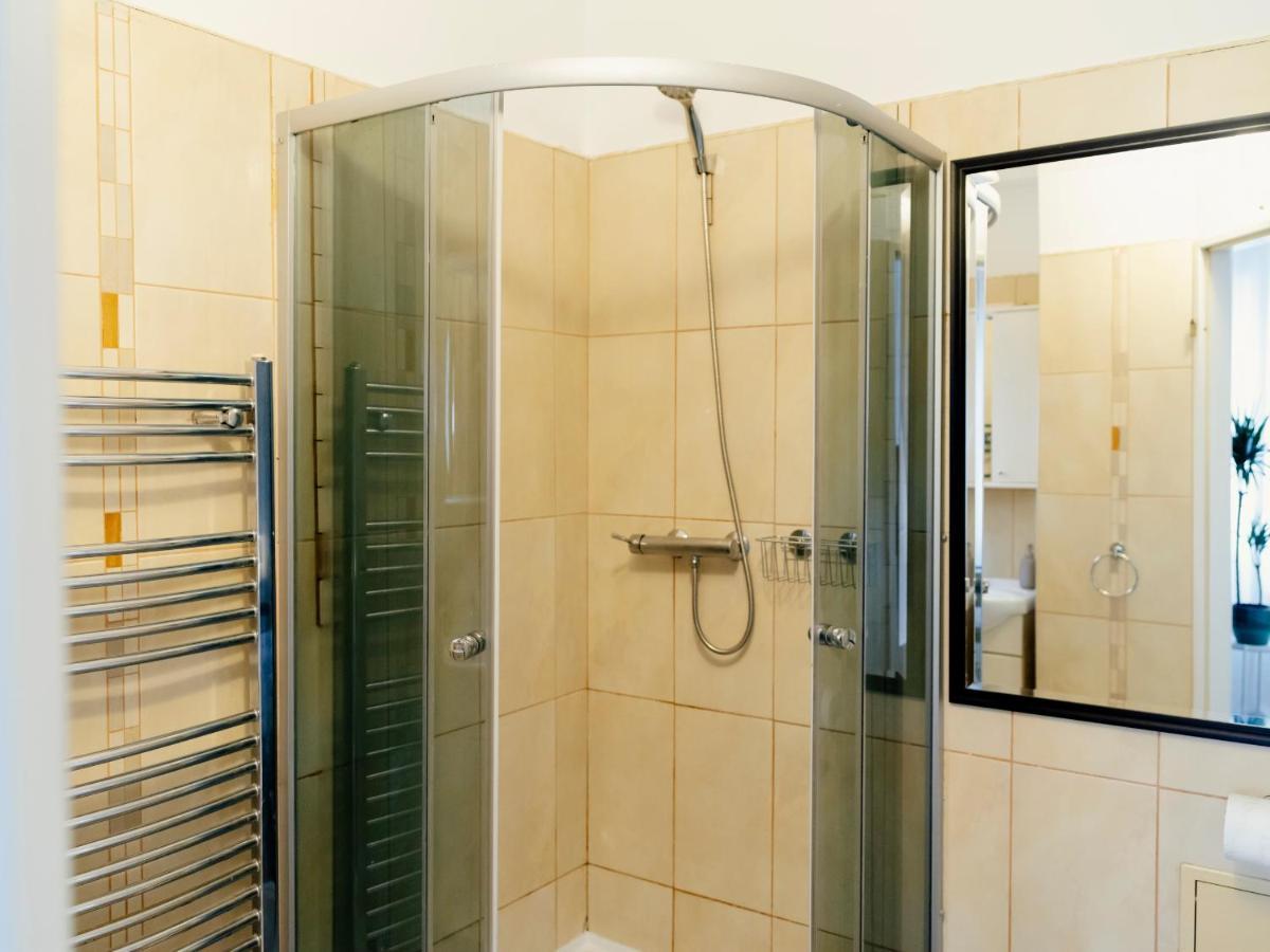 Lovely Vintage Double Studio In City Center Bukares Bagian luar foto