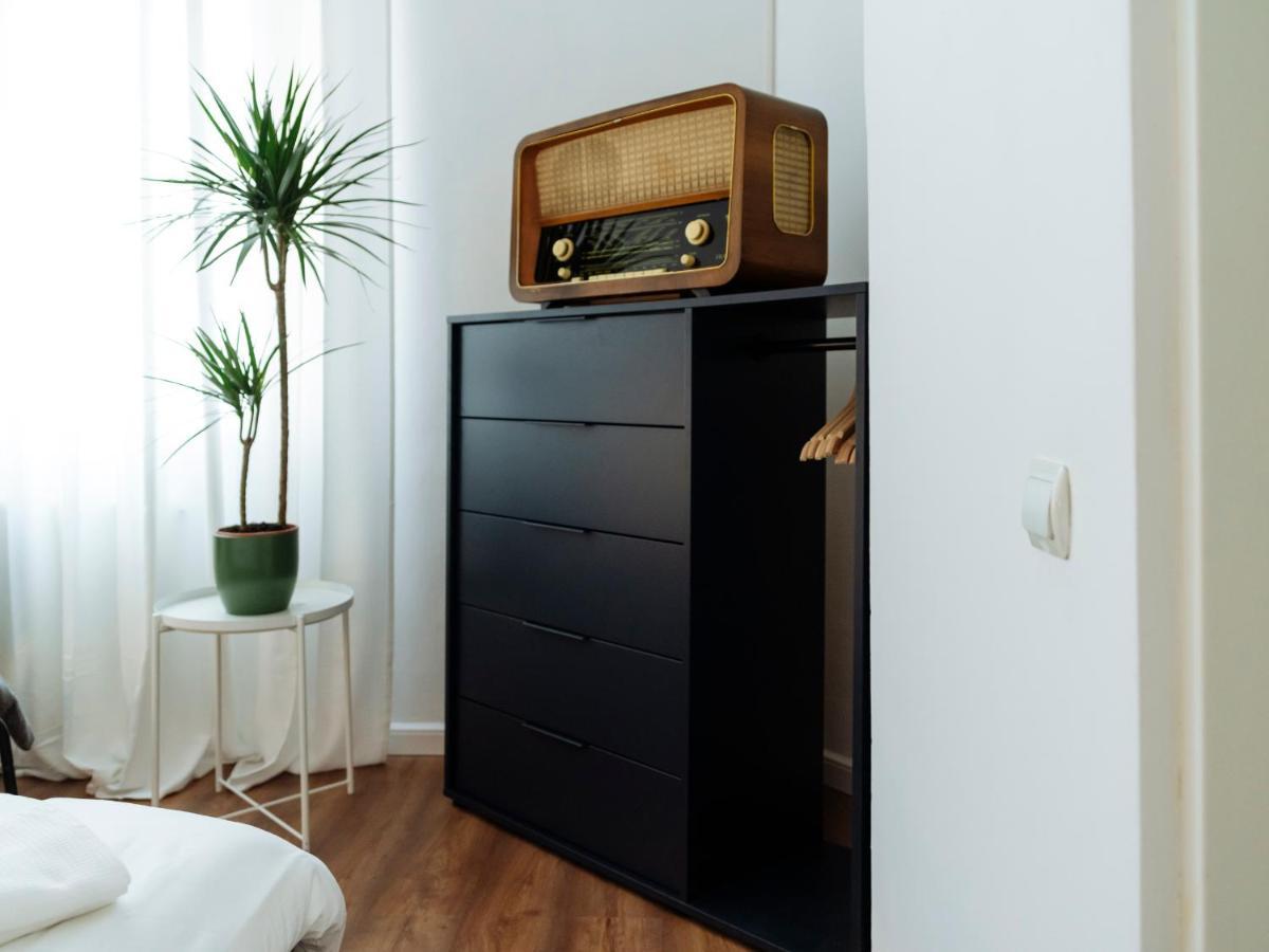 Lovely Vintage Double Studio In City Center Bukares Bagian luar foto