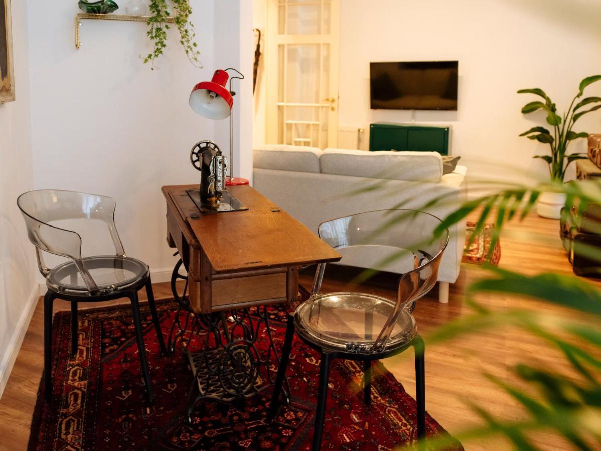 Lovely Vintage Double Studio In City Center Bukares Bagian luar foto
