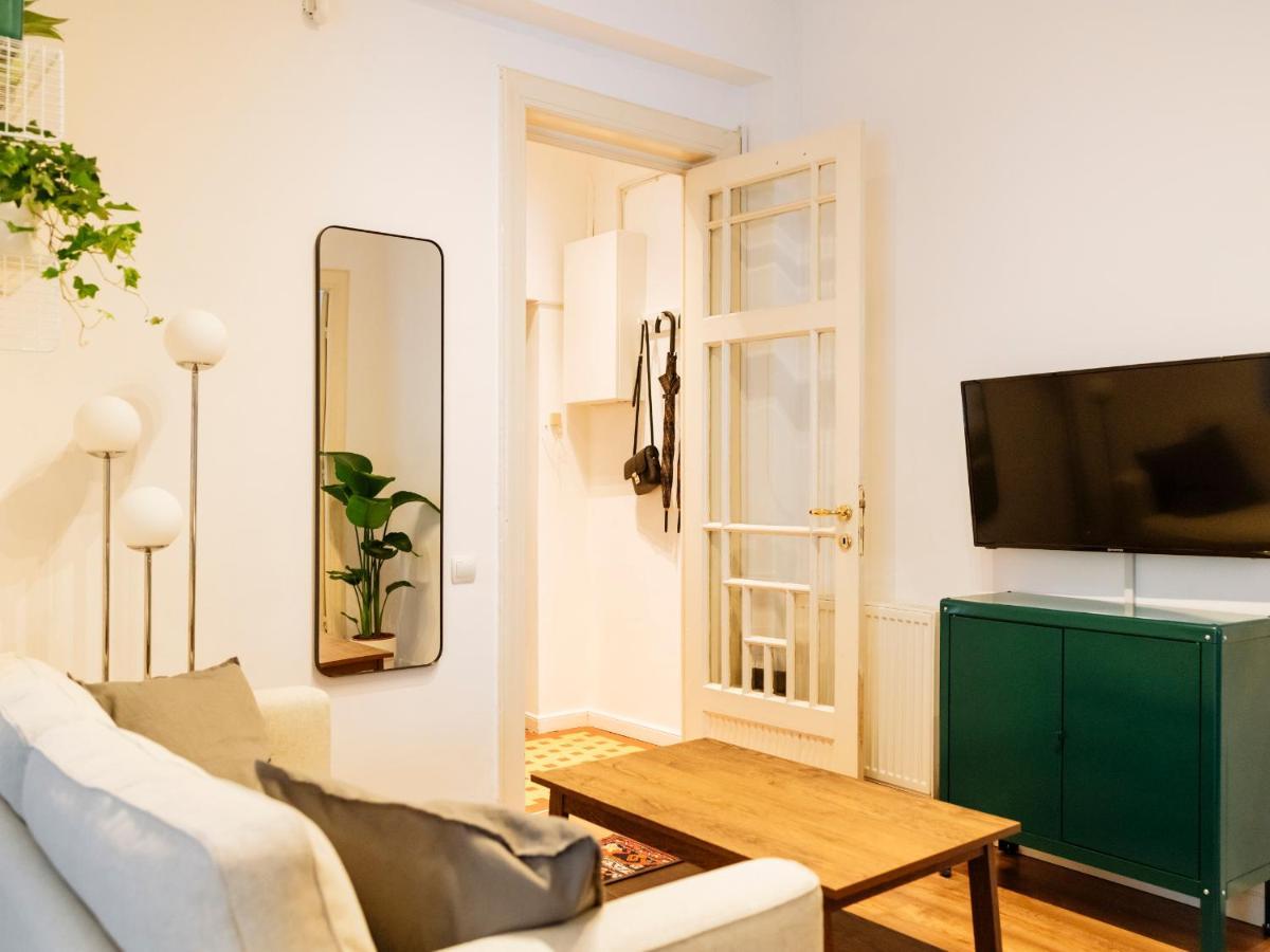 Lovely Vintage Double Studio In City Center Bukares Bagian luar foto