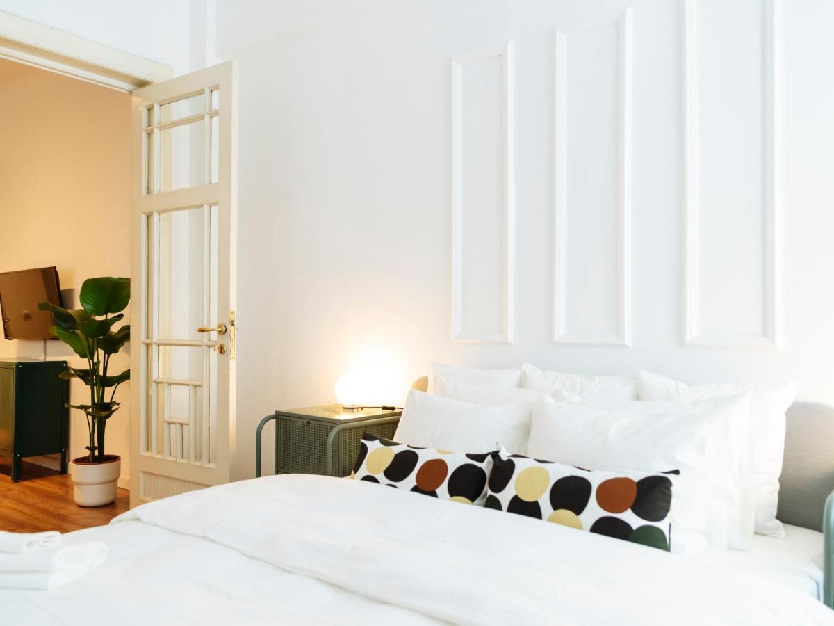 Lovely Vintage Double Studio In City Center Bukares Bagian luar foto